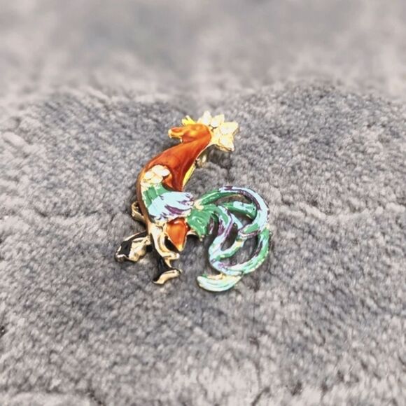 Vintage Enamel and Goldtone Rooster Brooche with Rhinestone Accents - Picture 6 of 9